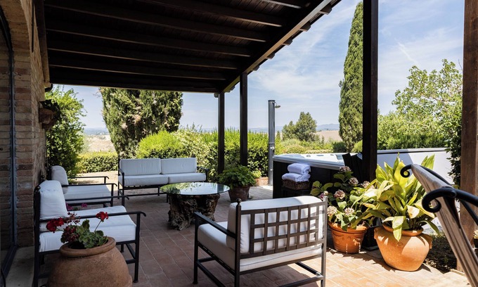 Ponte di Gabbiano Maison | Casa Bianca gorgeous Tuscan home, Crete Senesi