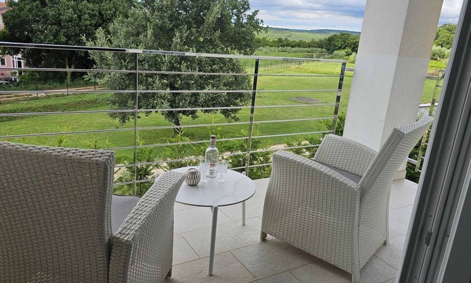 Matohanci Appartement | CASA BIANCA One-Bedroom Apartment with Balcony 1