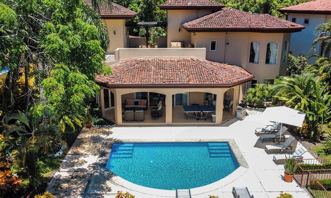 Jaco Maison | Maison de luxe, avec piscine privée, Maid, barbecue, parfait pour les grands groupes!