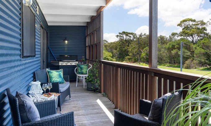 Culburra Beach Maison | Casa Blu – stroll to the sparkling blue waves of Culburra Beach