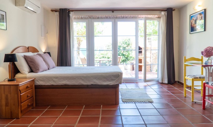 Almocageme Appartement | Casa Bolacha - spacious studio with private terrace