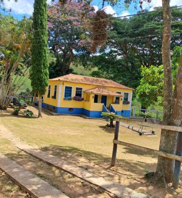 Sacra Familia do Tingua Maison | Casa de fazenda com lago