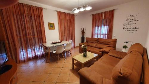 Punta Umbria Maison | Casa céntrica, 3 dormitorios, gran terraza, cerca de la playa
