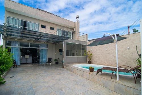 Meia Praia Maison | Casa c/piscina á 15 minutos Parque Beto Carreiro e 300m da praia Navegantes