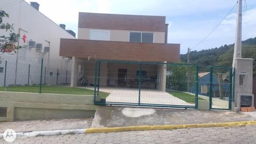 Barra da Lagoa Maison | Casa c/SPA e mesa de sinuca 240 m2