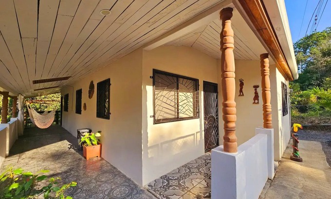 Las Lomas Appartement | Casa Cariad *Cottage house near Playa Bejuco*