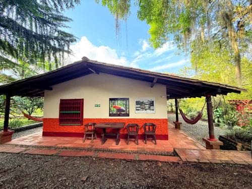 Jardin Maison | Casa & cabaña campestre equipadas, 13 personas, familias