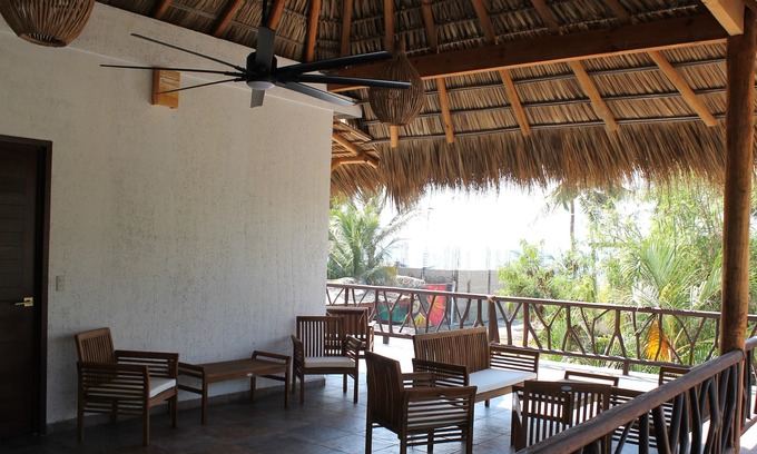 Brisas de Zicatela Maison | Beach Cottage à seulement 50 mètres de la plage avec A / C