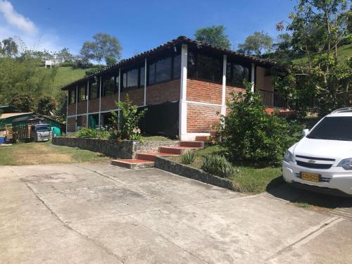 Guadalajara de Buga Chalet De Ski | Casa Campestre Buga Parcelación Paraiso de Sonsito