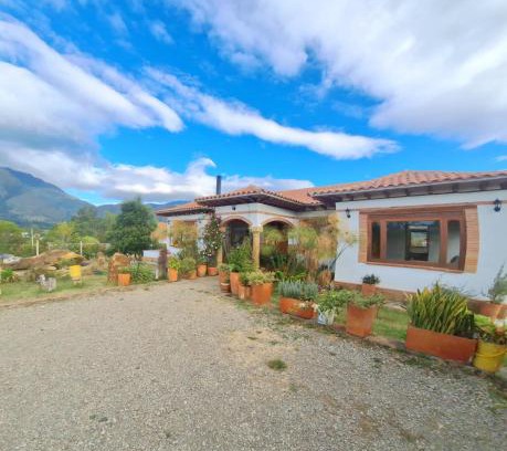 Villa de Leyva Maison | Casa Campestre Flores Amarillas