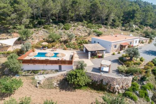 Santa Gertrudis Maison | Casa Can Lluc con piscina, jardín y vista al campo