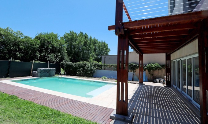 Roldan Maison | Casa Caribe en Roldán con Pileta y Canchita de Fútbol