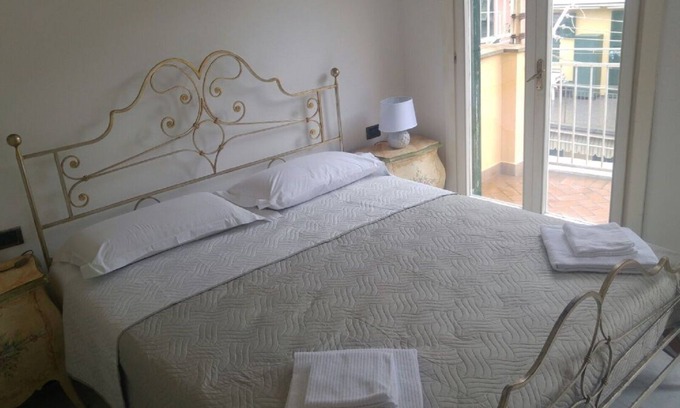 Vernazza Maison | Casa Carla Belle maison privée avec grande terrasse et entrée fermée.
