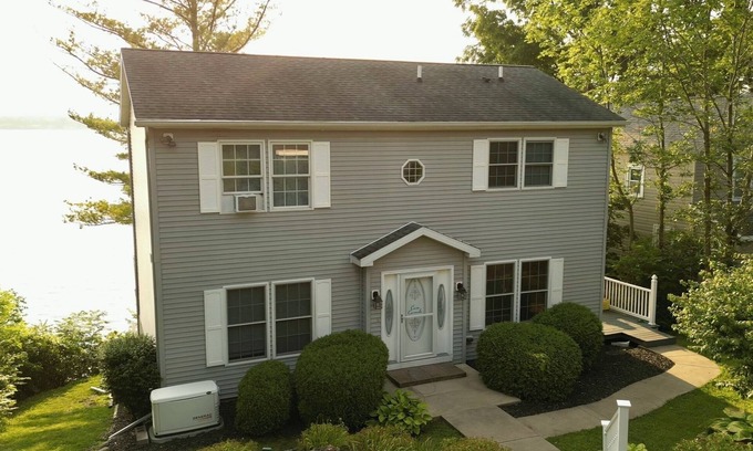 Town of Owasco Maison | Owasco Lake Beach Front Home avec une vue imprenable
