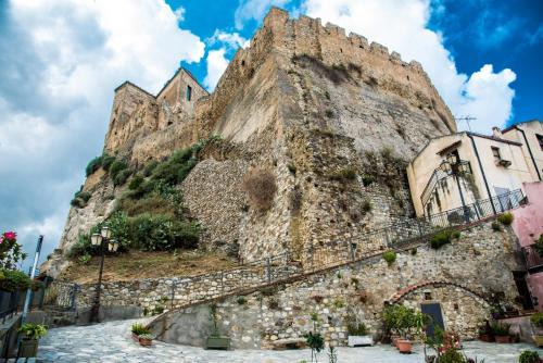 Rocca Imperiale Maison | Casa castello