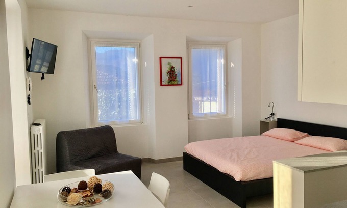Pettenasco Appartement | Casa Cesira - vue sur le lac d'Orta au premier étage
