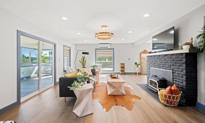 Lakewood Maison | Casa Cielo NEW! Steilacoom Lakefront Retreat
