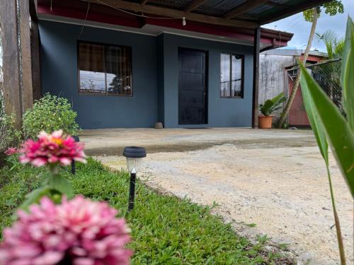 Los Angeles Maison | Casa Colibrí Encanto Rústico y Comodidad Moderna -La Fortuna