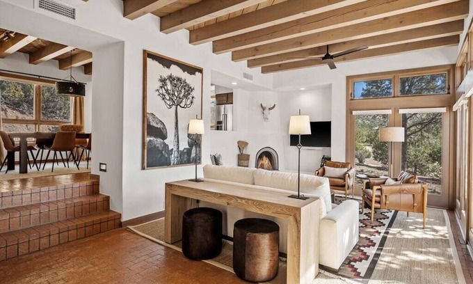 Nambe Pueblo Maison | Casa Colibri - Luxury Retreat with Mountain Views
