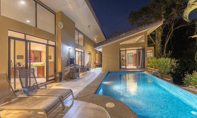 Esterillos Maison | Maison de vacances de luxe avec piscine dans un cadre privé en face de Playa Esterillos