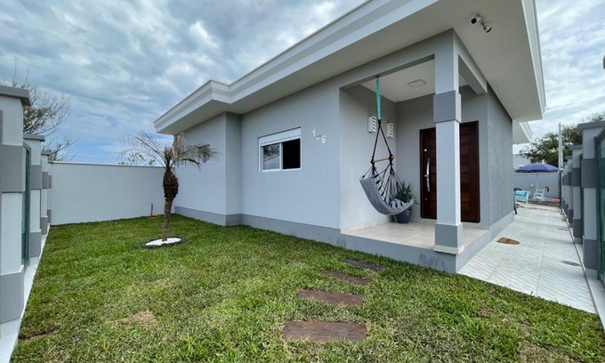 Balneario Gaivota Maison | Casa com piscina a uma quadra do mar, wi-fi