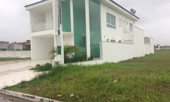 Tupy Maison | Casa com Piscina em Condomínio Fechado com Segurança 24h de Frente Para o mar