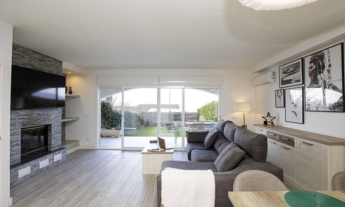 Montjuic Maison | Casa con Bonitas Vistas en Montjuic, Girona
