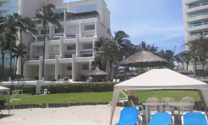 Granjas del Marques Maison | Casa con jardín frente a la playa Playa diamante, reformada