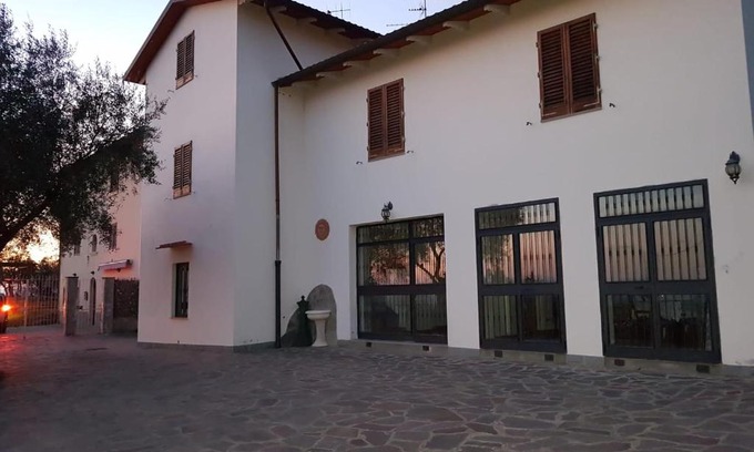 Terranuova Bracciolini Maison | Casa con piscina camino e biliardo