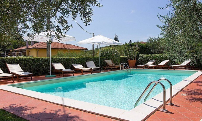 Massa e Cozzile Maison | Casa Concerto B: Un bel appartement au sommet d'une petite colline.