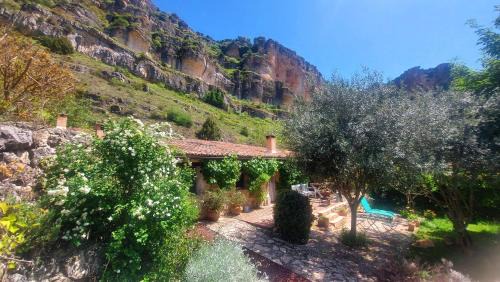Aragosa Maison | Casa Corazón de piedra en el Río Dulce