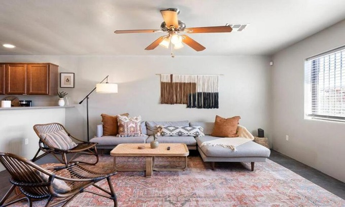 Tucson Maison | Casa Cozy 4 BR House with Backyard Oasis & Pool
