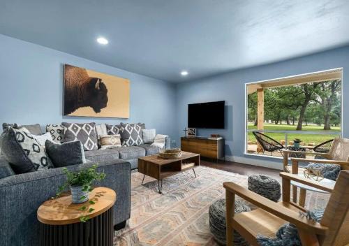 Fredericksburg Maison | Casa Crabapple Sleeps 13 Private and Hot Tub