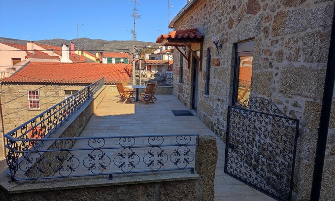 Guarda Maison | Fully restored granite house