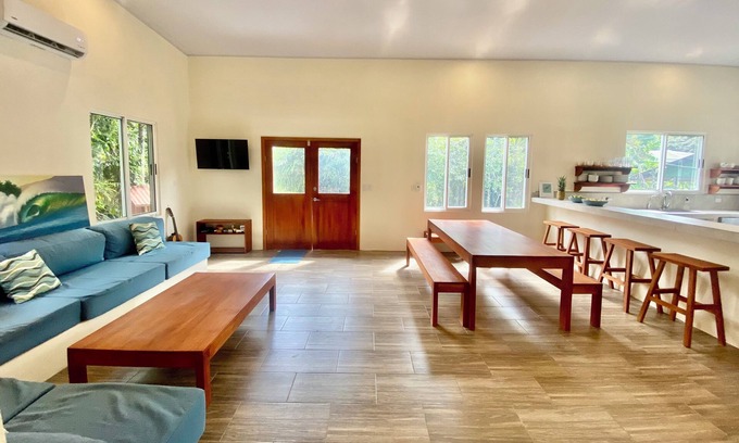 Pavones Maison | Casa Cucula - is totally awesome! Bring the whole family, walk to the surf.