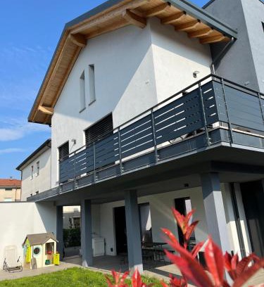 Dalmine Maison | Casa Darcellas trilocale in a4 con giardino
