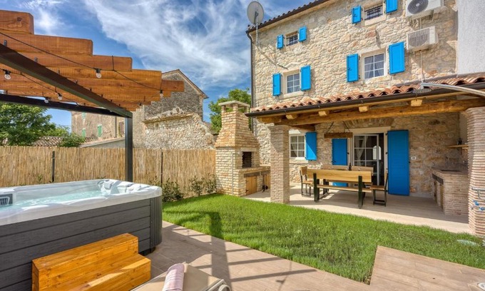Vizinada Maison | Casa Darel with Whirlpool