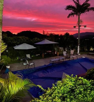 Santana de Parnaiba Maison | Casa de campo, com quadra de Beach Tennis, Volei e Fut Volei próxima a SP!