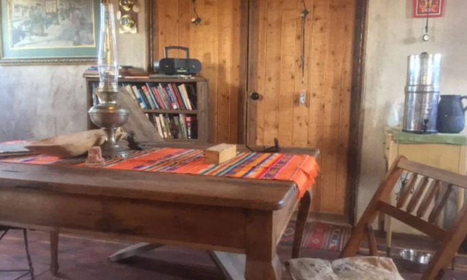 Alpine Maison | Casa de Creosote. Off-grid Cabin and Camping