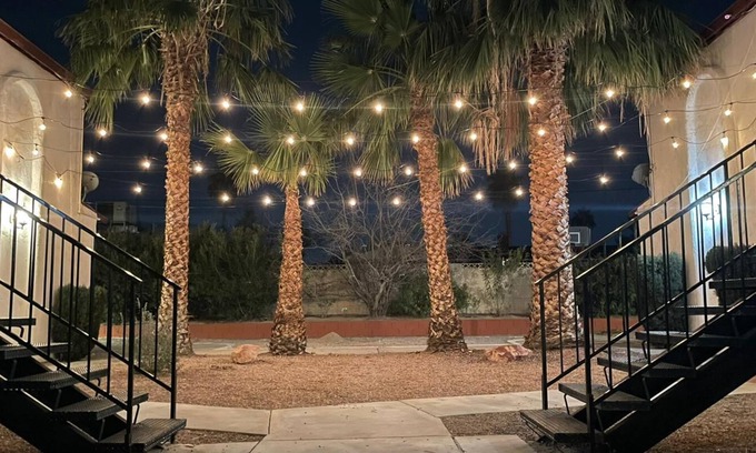 Royal Crest Rancheros Appartement | Casa de Harmon 7 min to Strip/Airport w/ 2 master bed