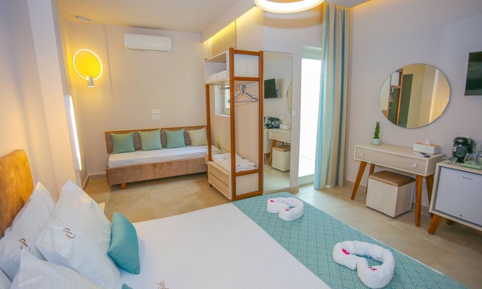 Old Town Hôtel | Casa de Potie - Casa 4: Triple Room With Terrace in the Heart of Chania Old Town