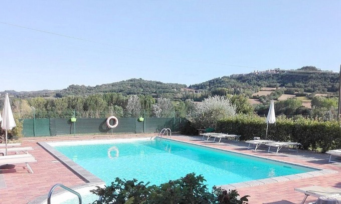 Fighille Maison | Casa delle Mammole B: A characteristic and welcoming apartment that is part of an ancient country house surrounded by the greenery, with Free WI-FI.