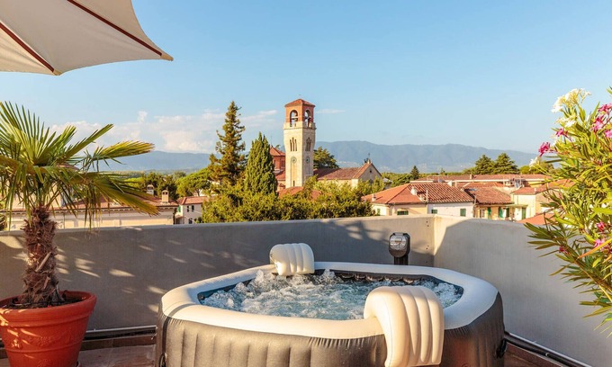 Lucca Historical Center Appartement | Casa Dieter, a superb 2 bedrooms Apartment with Grand Terrace and private parking in Central Lucca