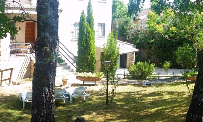 Navaluenga Maison | Integra Rural House (loué jusqu'à 16 personnes) au bord de la rivière, vue Gredos