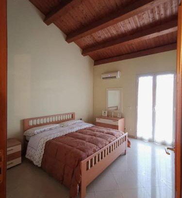 Sant'Agata di Militello Maison | Casa elegante con terrazzino in centro paese