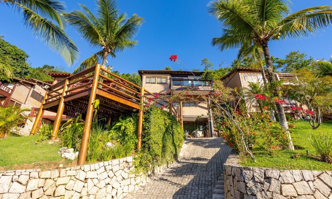 Centro Comercial Maison | Casa em Condomínio em Ilhabela com Piscina e Vista Para o mar