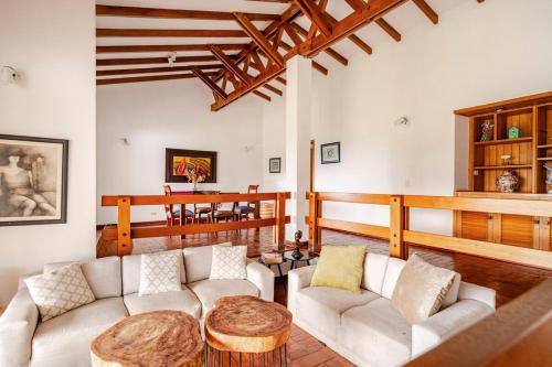 Pereira Maison | Casa en Cerritos con Piscina y 4 habitaciones