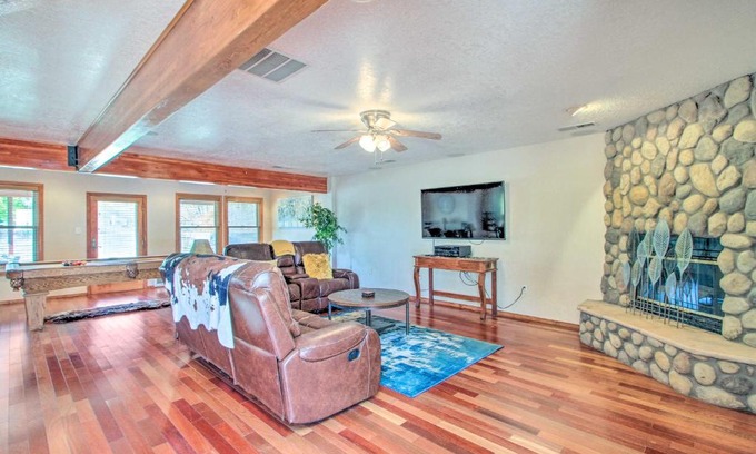 Northeast Heights Maison | Casa Especial Family Retreat with Pool Table!