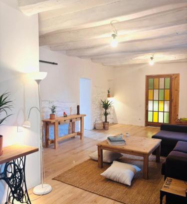 Ciudad Universitaria Maison | Casa estilo masía en el corazón de Cataluña
