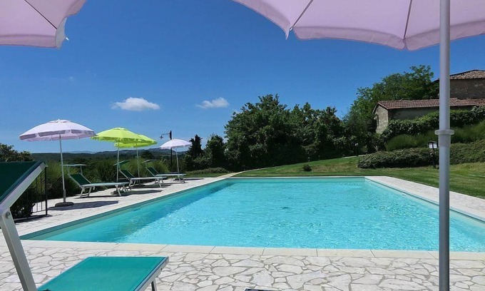 Lano Maison | Casa Gelso B: Un appartement agréable et accueillant qui fait partie d'une ancienne ferme dans le style typique de la campagne toscane.